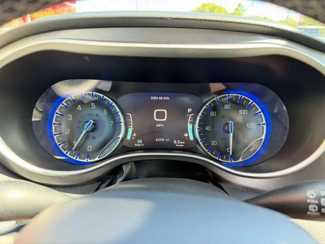 Chrysler Pacifica photo 14