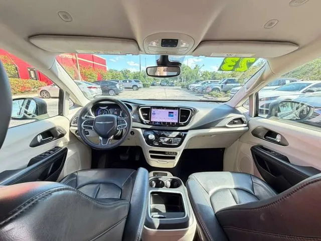 Chrysler Pacifica photo 25