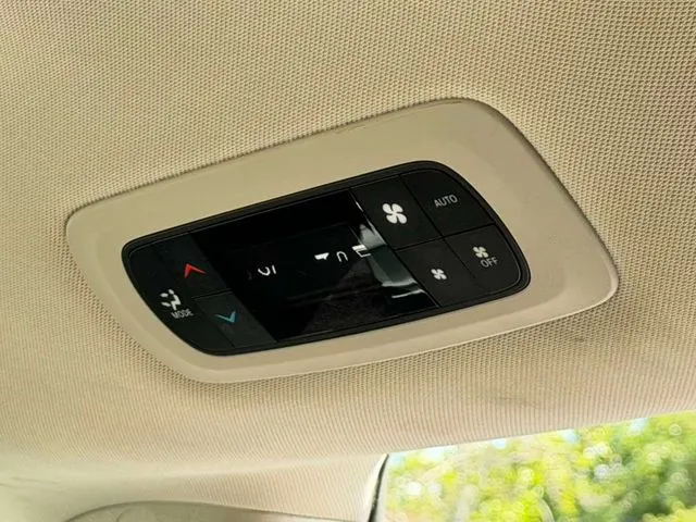 Chrysler Pacifica photo 33