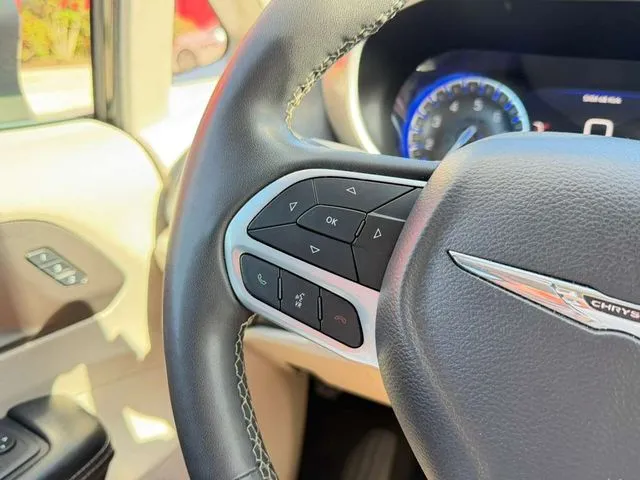 Chrysler Pacifica photo 19