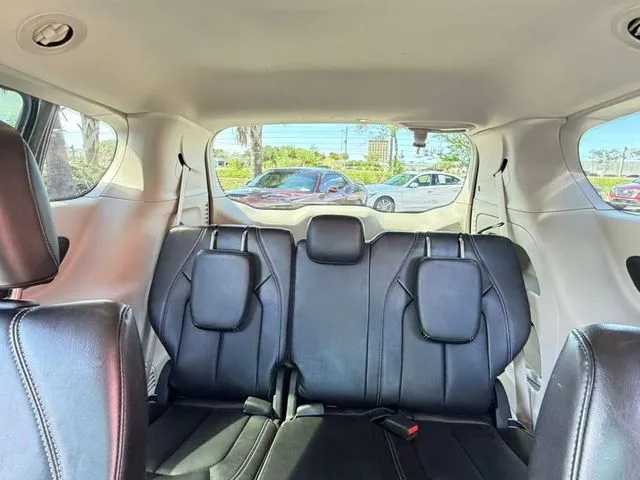 Chrysler Pacifica photo 31