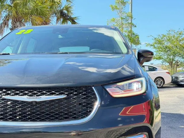 Chrysler Pacifica photo 10
