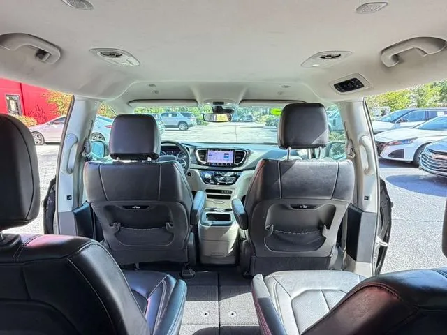 Chrysler Pacifica photo 35