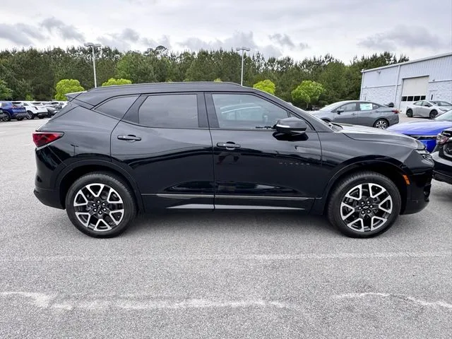 Chevrolet Blazer photo 3