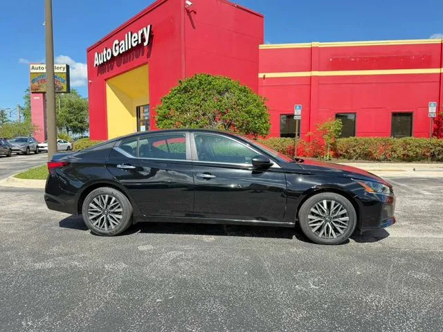 Nissan Altima photo 6