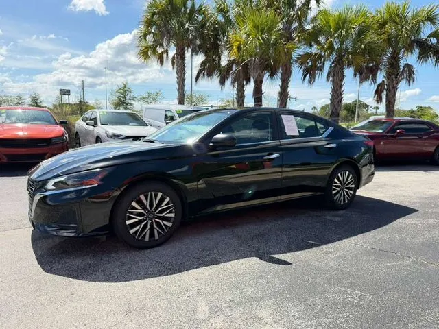 Nissan Altima photo 3