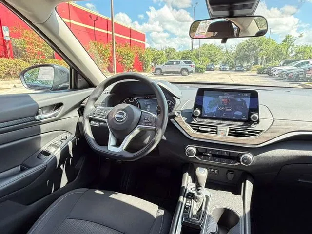 Nissan Altima photo 14
