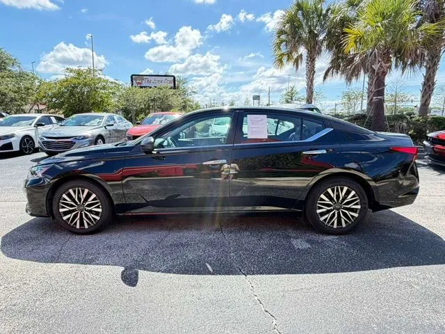 Nissan Altima photo 7
