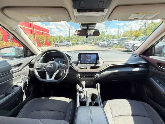 Nissan Altima photo 11
