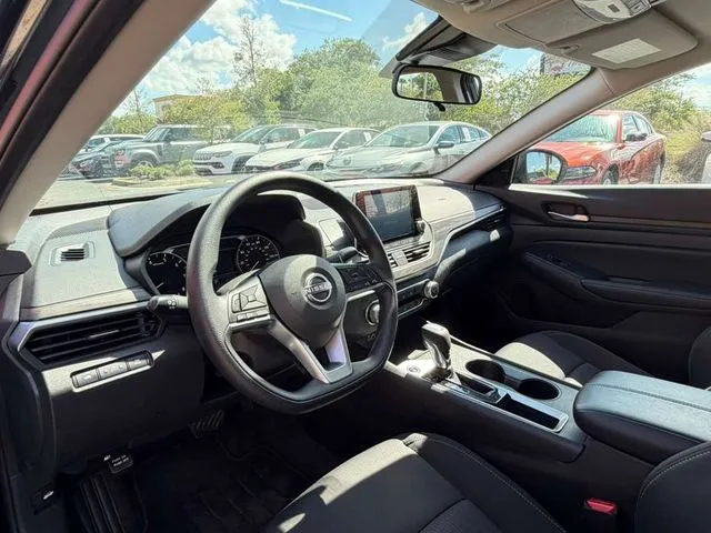 Nissan Altima photo 23