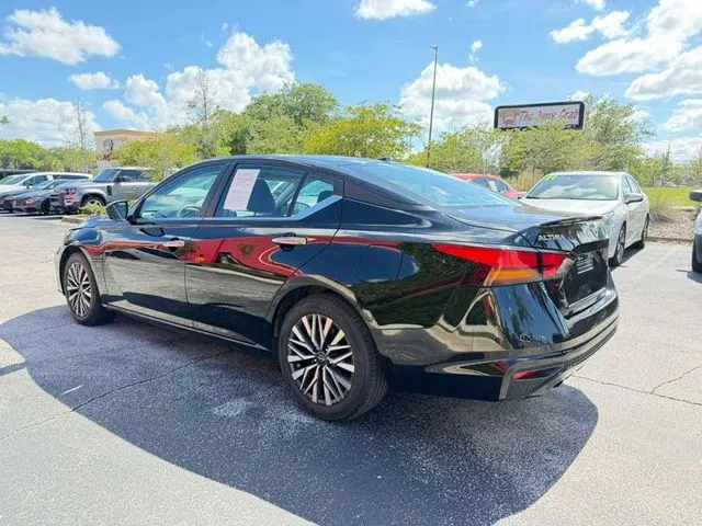 Nissan Altima photo 5