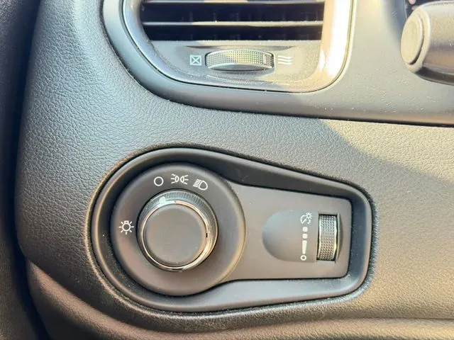 Jeep Renegade photo 17