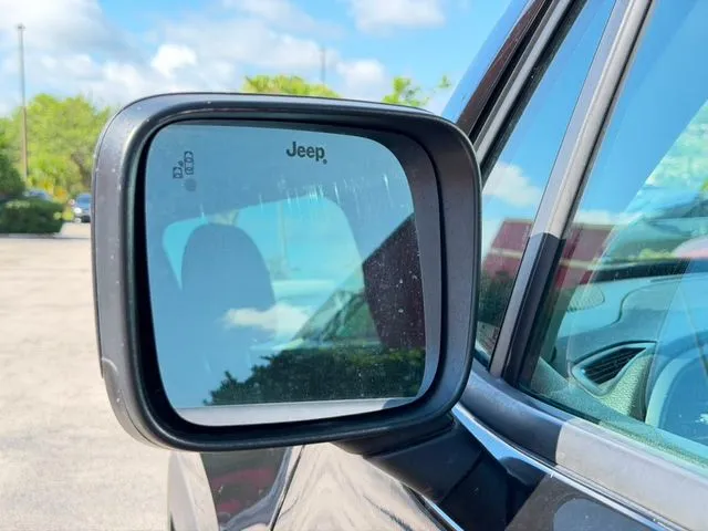 Jeep Renegade photo 23
