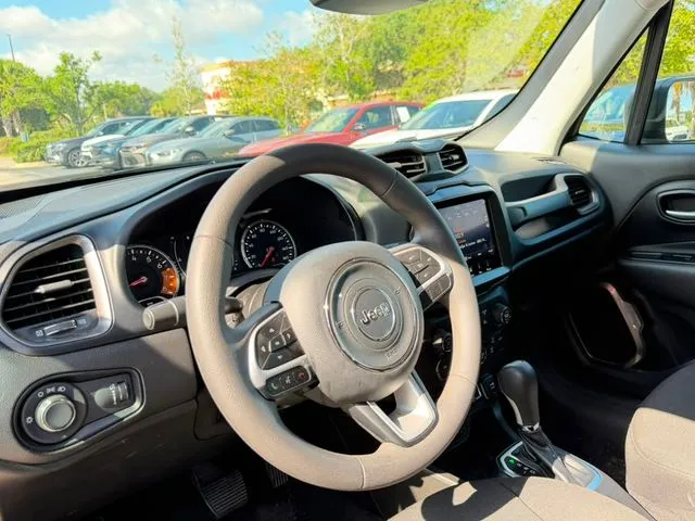 Jeep Renegade photo 13