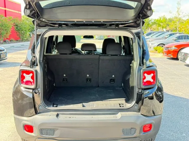Jeep Renegade photo 9