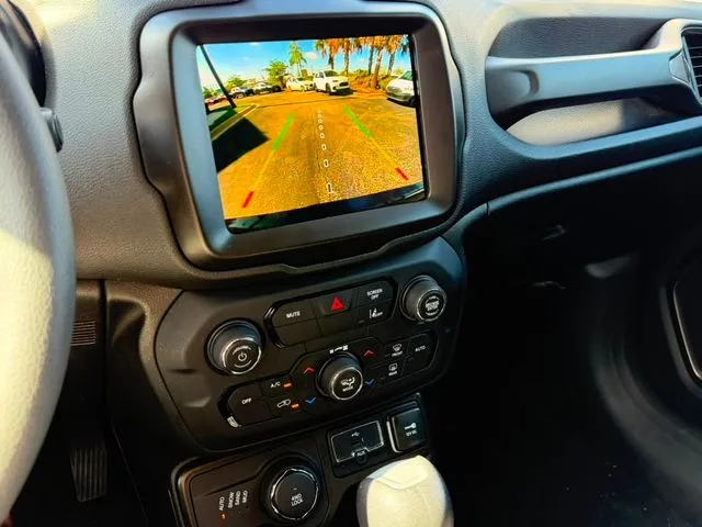 Jeep Renegade photo 14