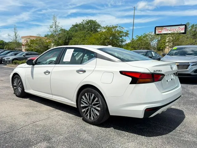 Nissan Altima photo 7
