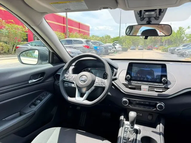 Nissan Altima photo 14