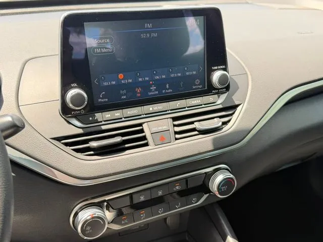 Nissan Altima photo 22