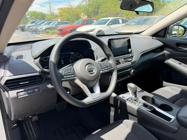 Nissan Altima photo 21