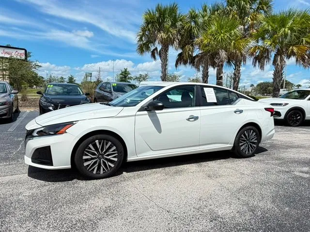 Nissan Altima photo 3