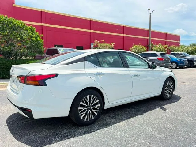 Nissan Altima photo 6