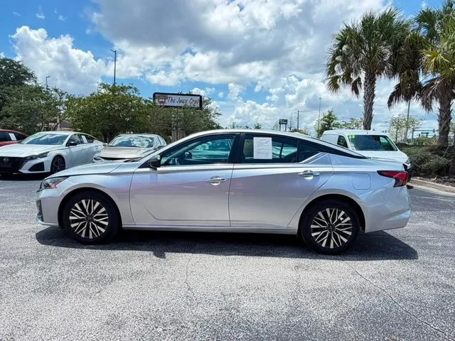 Nissan Altima photo 5