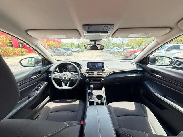 Nissan Altima photo 12