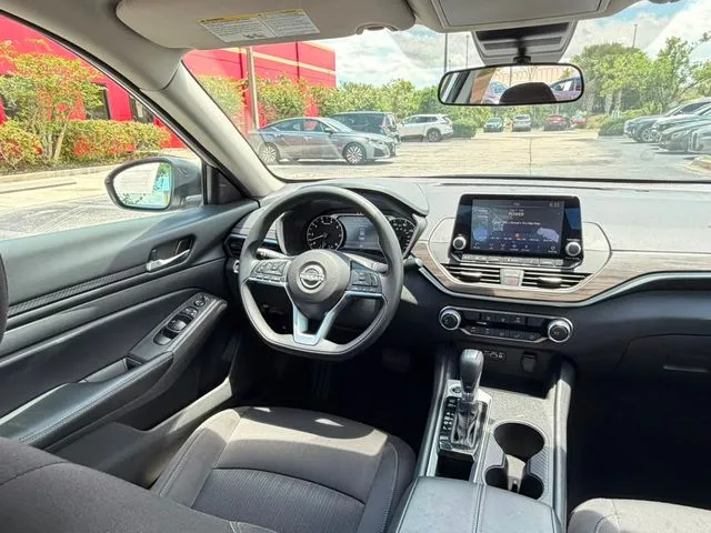 Nissan Altima photo 15