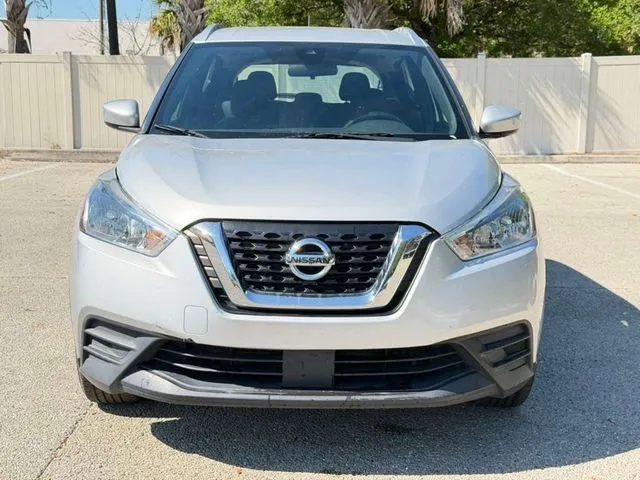 Nissan Kicks photo 2