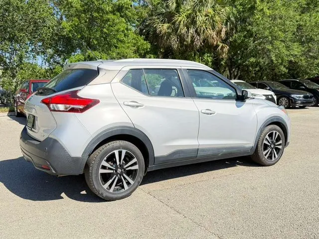 Nissan Kicks photo 4