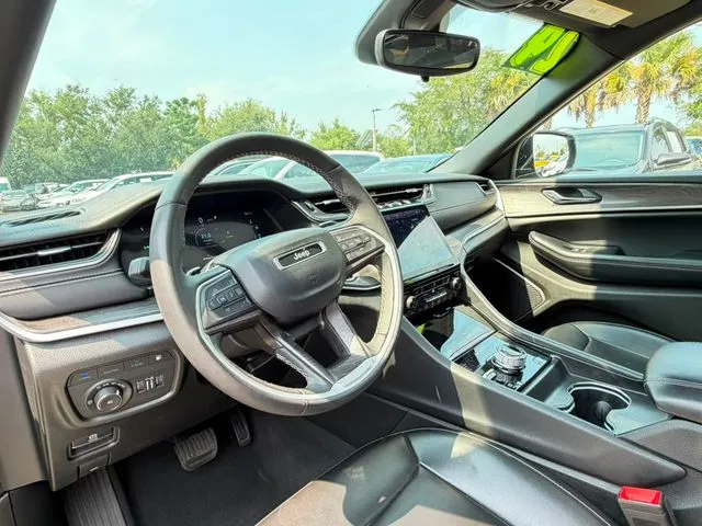 Jeep Grand Cherokee photo 18