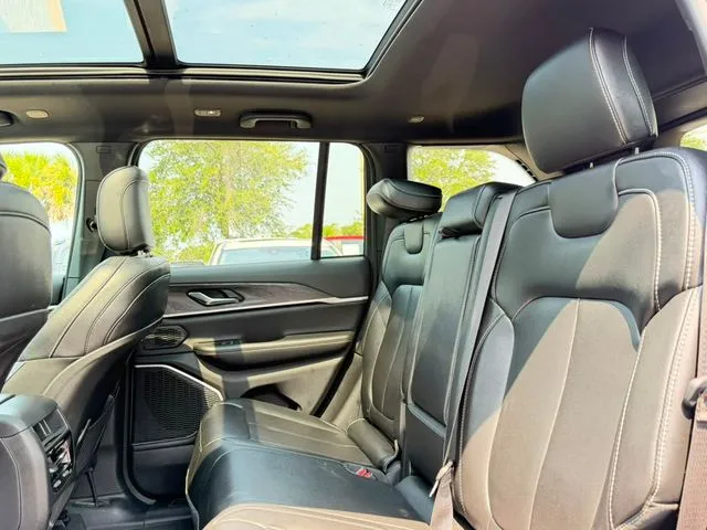 Jeep Grand Cherokee photo 30