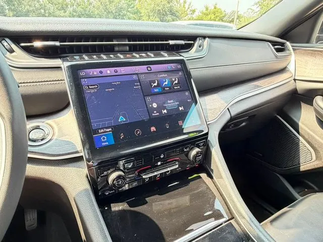 Jeep Grand Cherokee photo 19