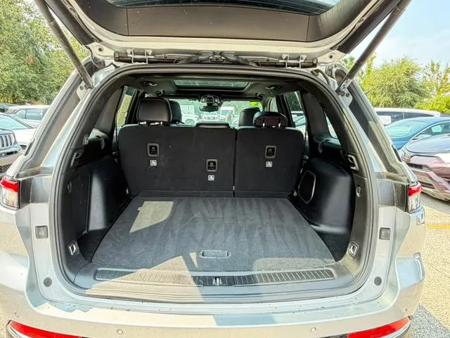 Jeep Grand Cherokee photo 9