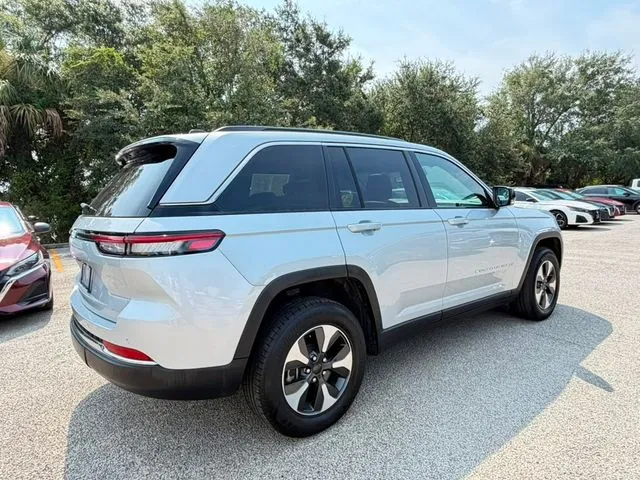 Jeep Grand Cherokee photo 6