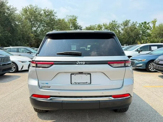 Jeep Grand Cherokee photo 8