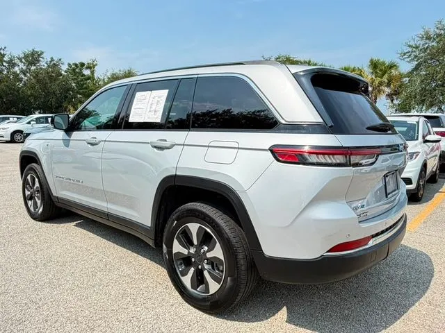 Jeep Grand Cherokee photo 7