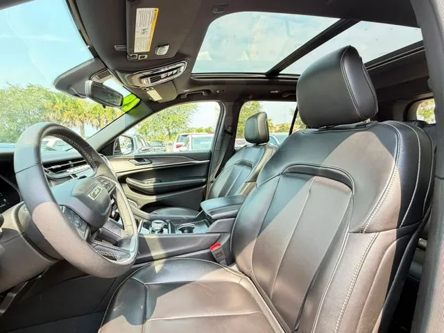 Jeep Grand Cherokee photo 25