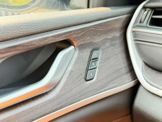 Jeep Grand Cherokee photo 15