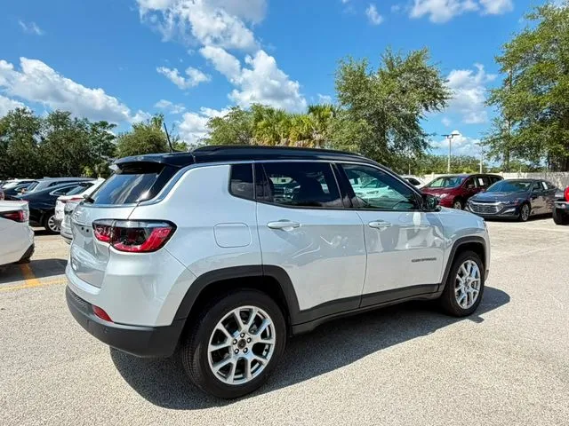 Jeep Compass photo 6