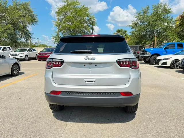 Jeep Compass photo 8