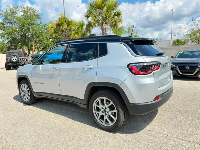 Jeep Compass photo 7