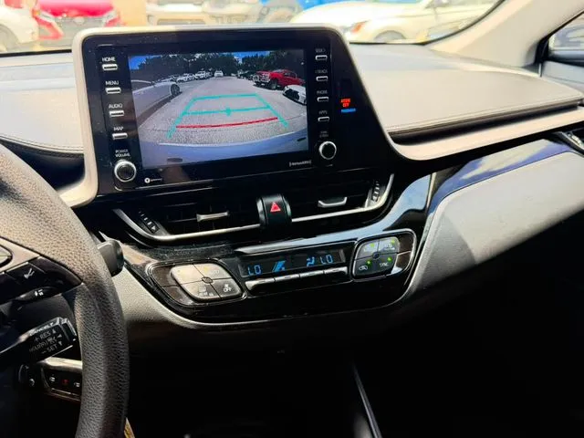 Toyota C-HR photo 22