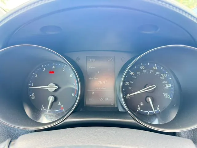 Toyota C-HR photo 12