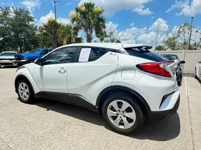 Toyota C-HR photo 7