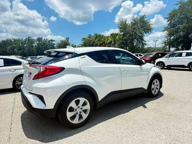 Toyota C-HR photo 6