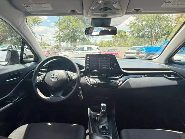Toyota C-HR photo 21