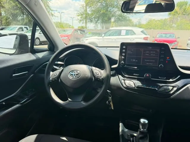 Toyota C-HR photo 14