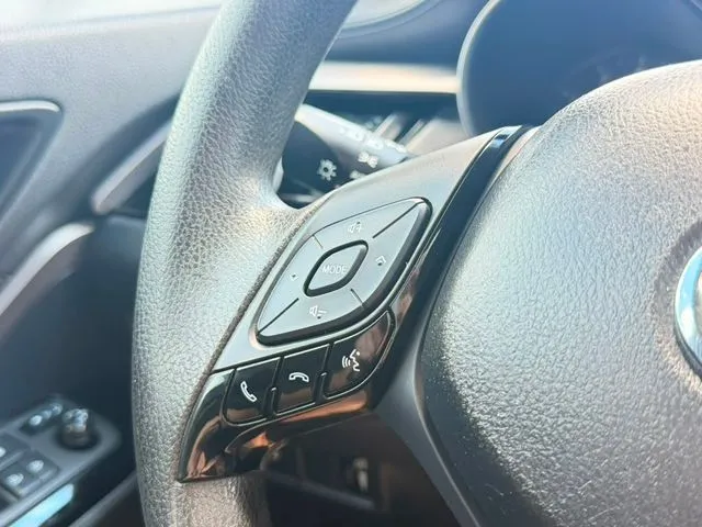 Toyota C-HR photo 17